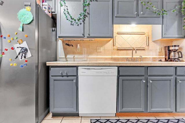 10215 N GREEN MOSS DR, Cordova, TN 38018