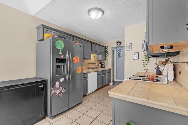 10215 N GREEN MOSS DR, Cordova, TN 38018