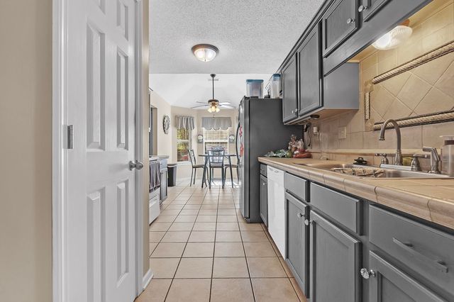 10215 N GREEN MOSS DR, Cordova, TN 38018