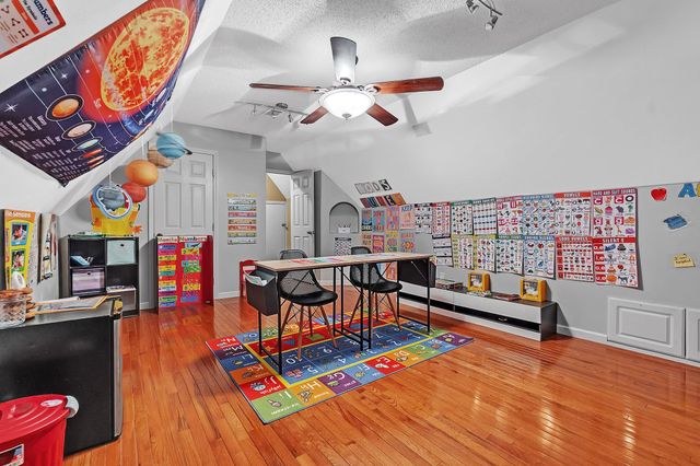 10215 N GREEN MOSS DR, Cordova, TN 38018