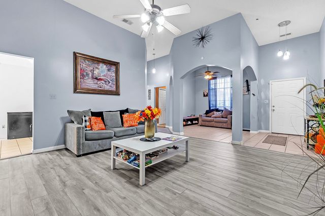 10215 N GREEN MOSS DR, Cordova, TN 38018