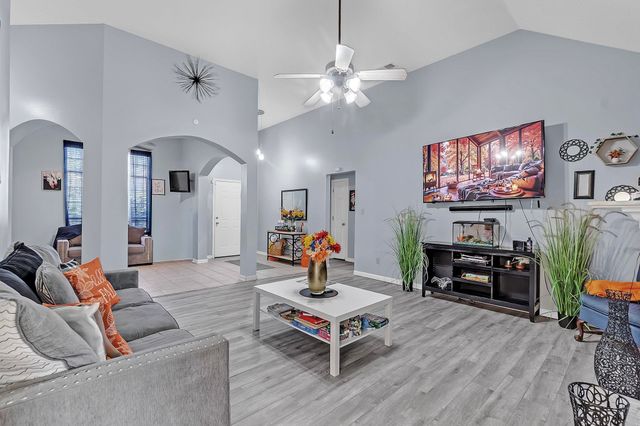 10215 N GREEN MOSS DR, Cordova, TN 38018