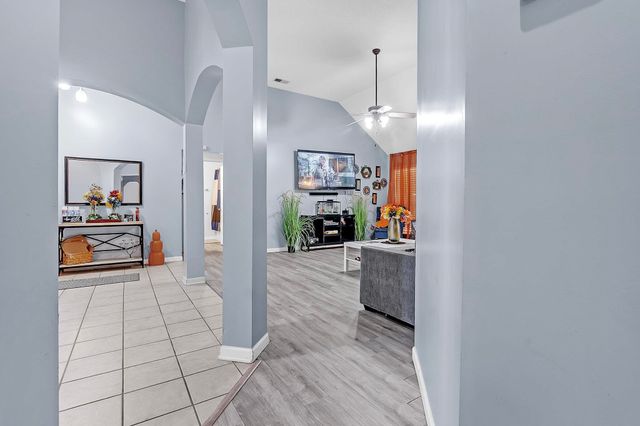 10215 N GREEN MOSS DR, Cordova, TN 38018