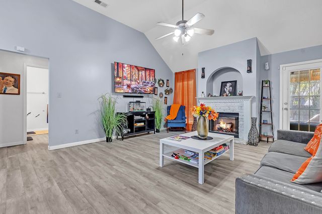 10215 N GREEN MOSS DR, Cordova, TN 38018