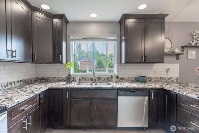 7063 E Nightingale Street, Port Orchard, WA 98366