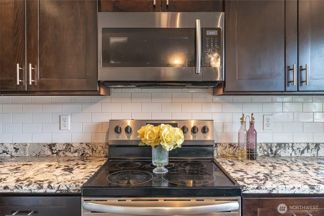 7063 E Nightingale Street, Port Orchard, WA 98366