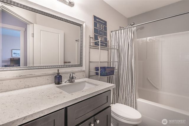 7063 E Nightingale Street, Port Orchard, WA 98366