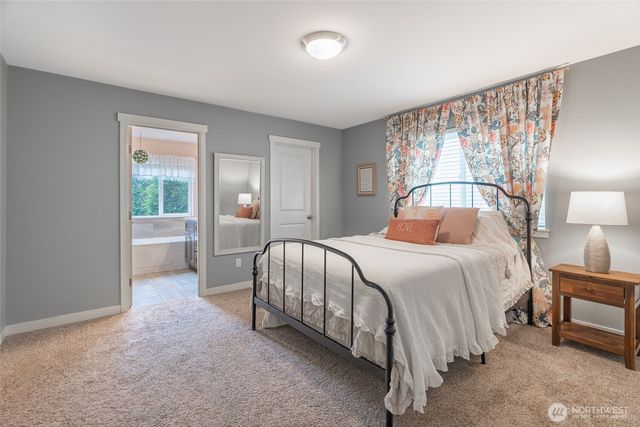 7063 E Nightingale Street, Port Orchard, WA 98366