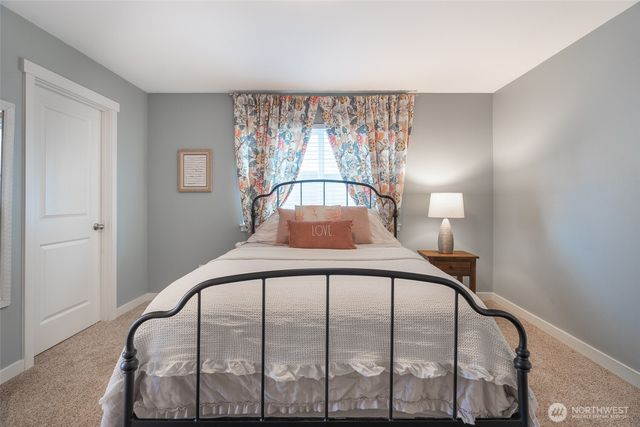 7063 E Nightingale Street, Port Orchard, WA 98366