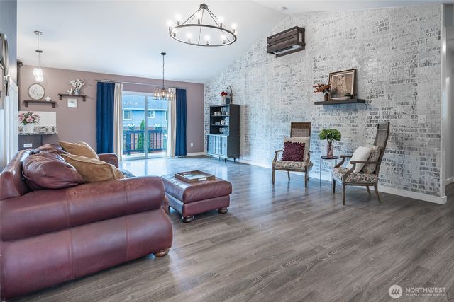 7063 E Nightingale Street, Port Orchard, WA 98366