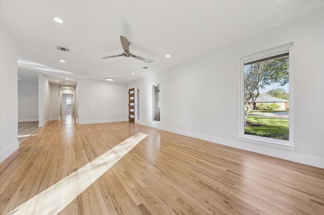 11126 Atwell Drive, Houston, TX 77096