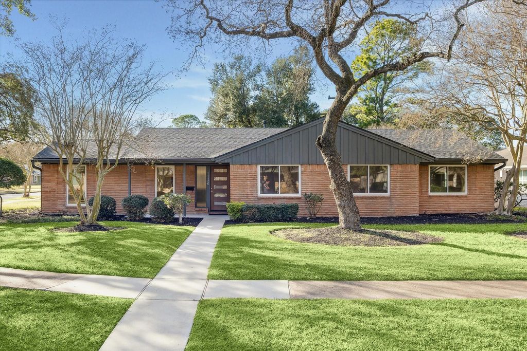11126 Atwell Drive, Houston, TX 77096