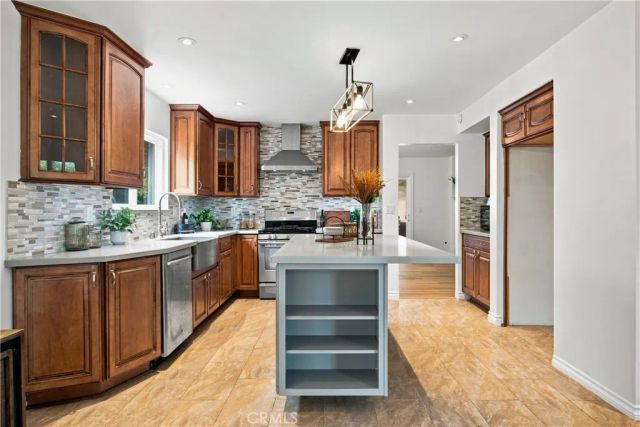 5777 Valerie Avenue, Woodland Hills, CA 91367