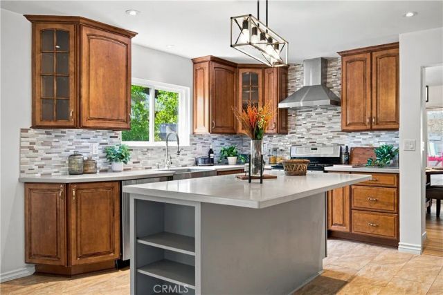 5777 Valerie Avenue, Woodland Hills, CA 91367