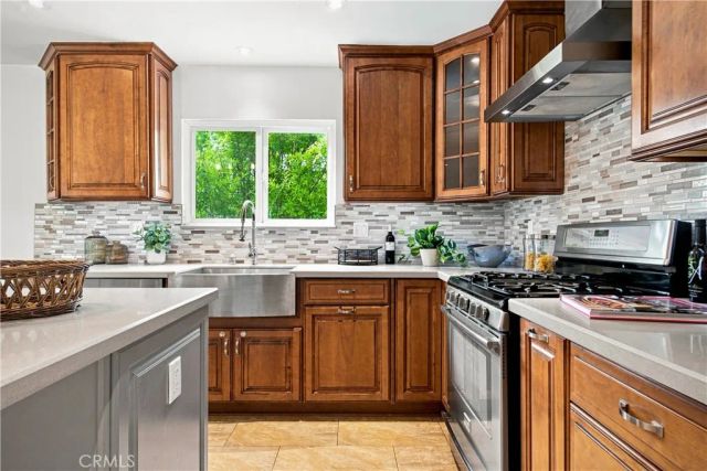 5777 Valerie Avenue, Woodland Hills, CA 91367