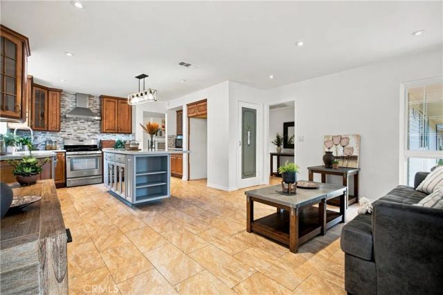 5777 Valerie Avenue, Woodland Hills, CA 91367