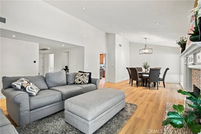5777 Valerie Avenue, Woodland Hills, CA 91367