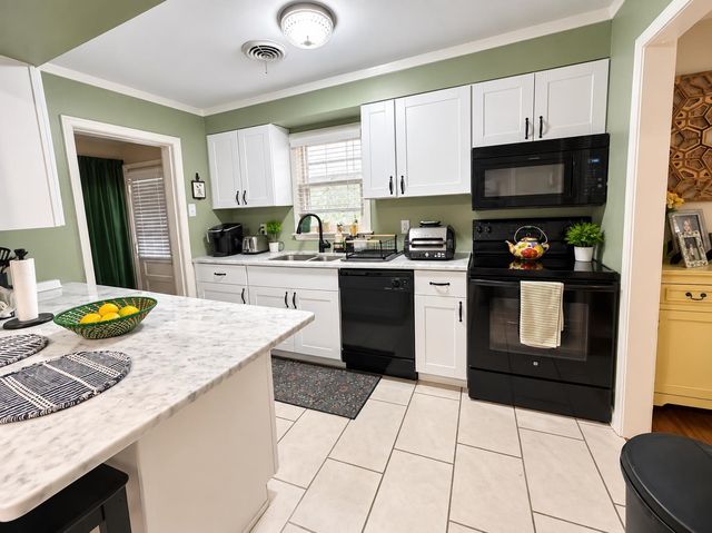 1445 DEARING RD, Memphis, TN 38117