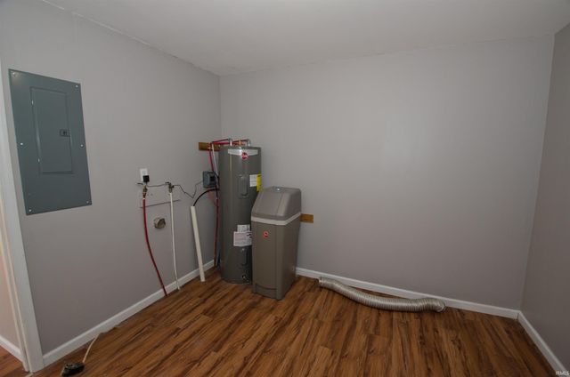 479 E Covered Bridge Road, Attica, IN 47918