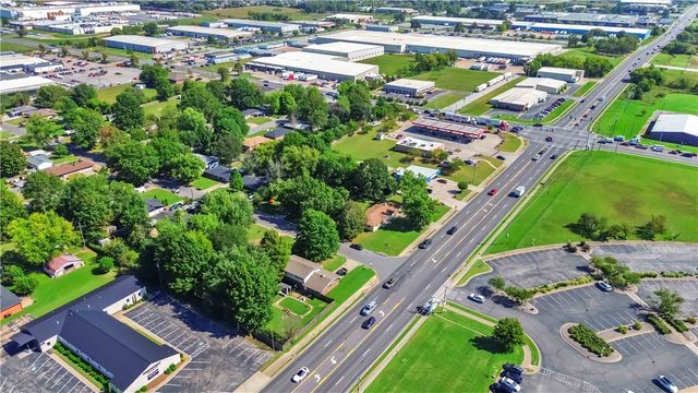 1100 E Huntsville Avenue, Springdale, AR 72764