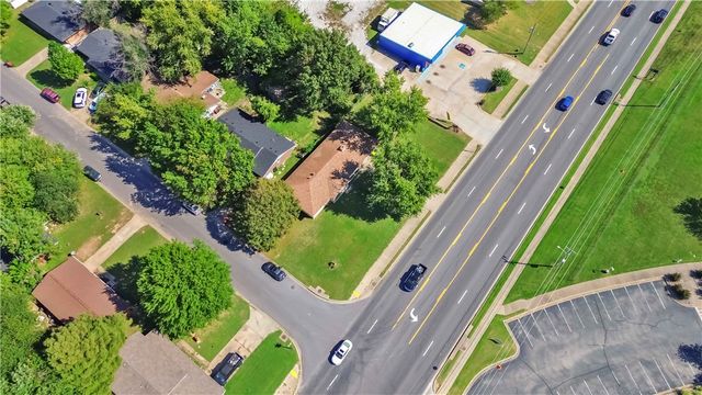 1100 E Huntsville Avenue, Springdale, AR 72764