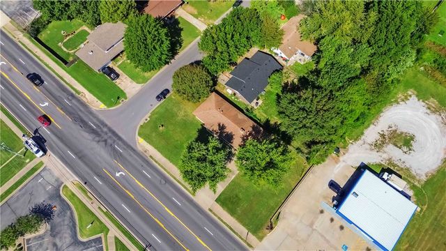 1100 E Huntsville Avenue, Springdale, AR 72764