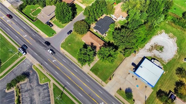 1100 E Huntsville Avenue, Springdale, AR 72764