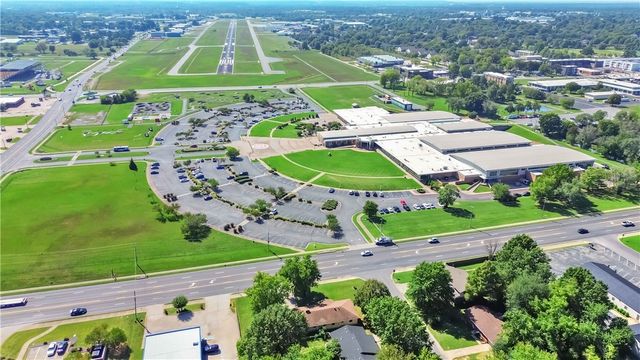 1100 E Huntsville Avenue, Springdale, AR 72764