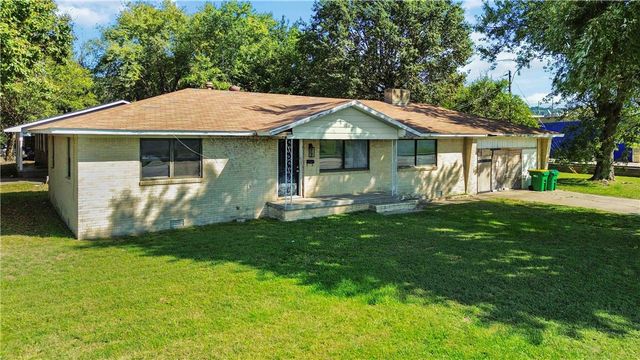 1100 E Huntsville Avenue, Springdale, AR 72764