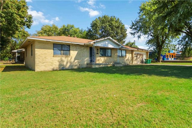 1100 E Huntsville Avenue, Springdale, AR 72764