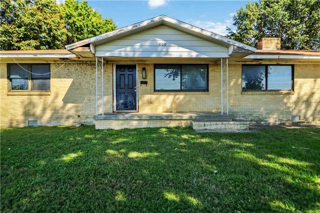 1100 E Huntsville Avenue, Springdale, AR 72764