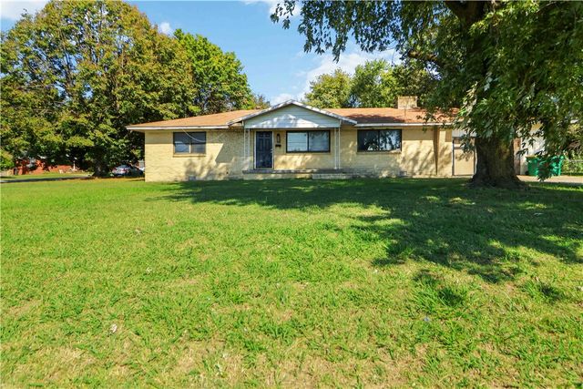 1100 E Huntsville Avenue, Springdale, AR 72764