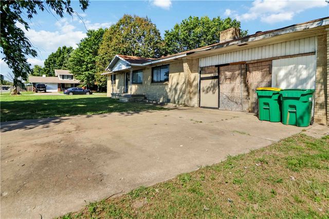 1100 E Huntsville Avenue, Springdale, AR 72764