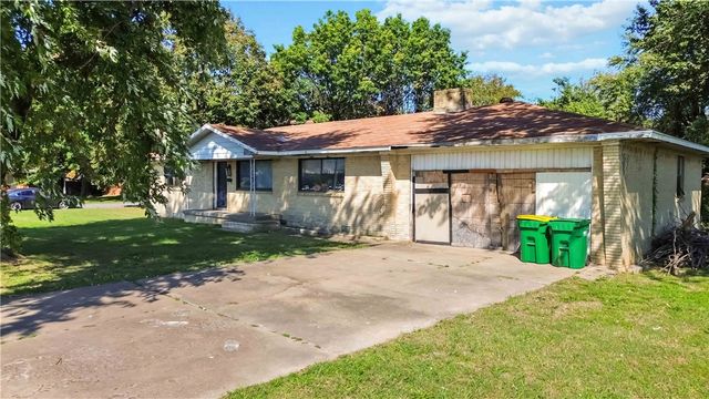 1100 E Huntsville Avenue, Springdale, AR 72764