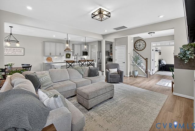 18517 Palisades Rdg, Moseley, VA 23120