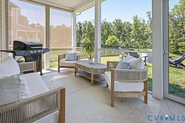 18517 Palisades Rdg, Moseley, VA 23120