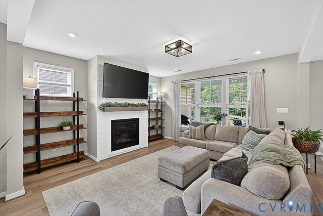 18517 Palisades Rdg, Moseley, VA 23120