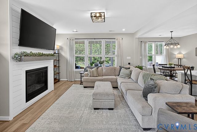 18517 Palisades Rdg, Moseley, VA 23120