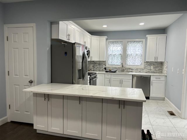 190 Green Street, Woodbridge Proper, NJ 07095