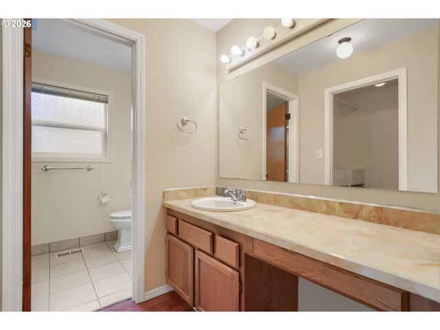 826 Ne HOOD St, Hillsboro, OR 97124
