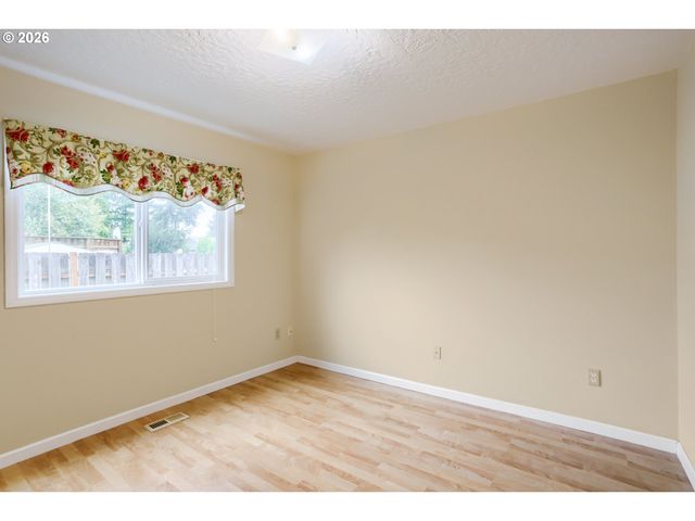 826 Ne HOOD St, Hillsboro, OR 97124