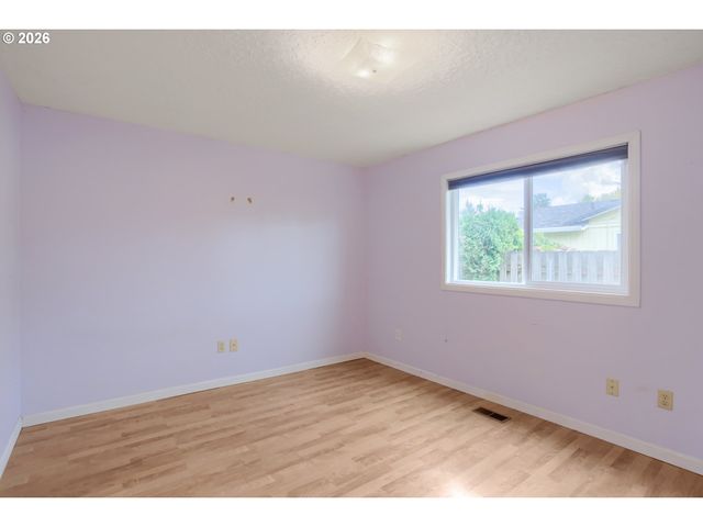 826 Ne HOOD St, Hillsboro, OR 97124