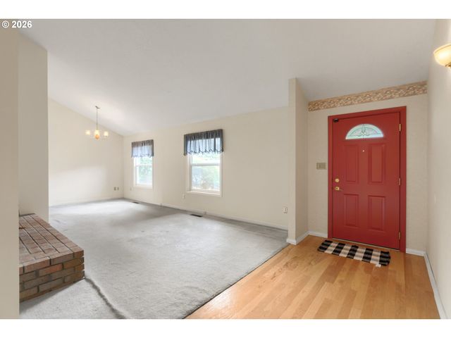 826 Ne HOOD St, Hillsboro, OR 97124