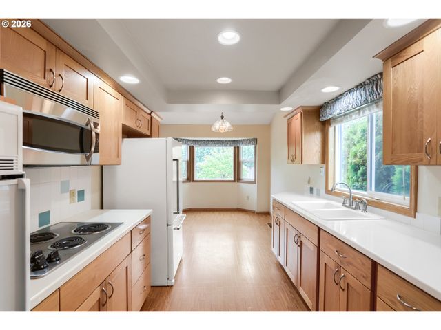826 Ne HOOD St, Hillsboro, OR 97124
