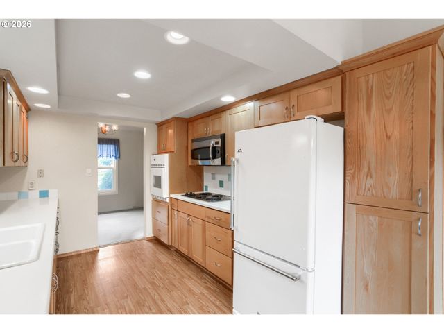 826 Ne HOOD St, Hillsboro, OR 97124