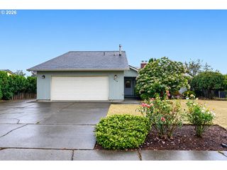 826 Ne HOOD St, Hillsboro, OR 97124