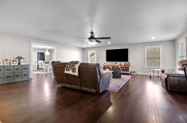 6153 N US Hwy 25, East Bernstadt, KY 40729