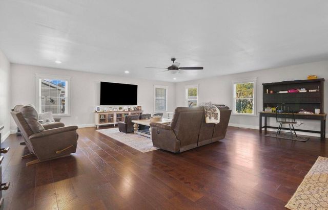 6153 N US Hwy 25, East Bernstadt, KY 40729