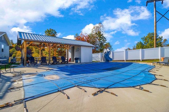 6153 N US Hwy 25, East Bernstadt, KY 40729