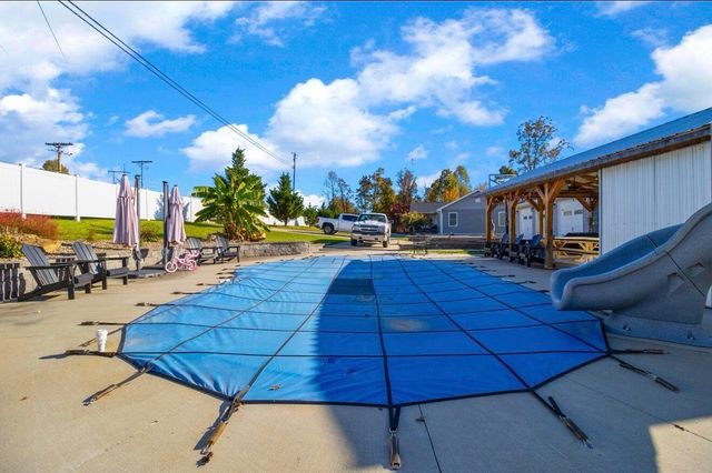 6153 N US Hwy 25, East Bernstadt, KY 40729